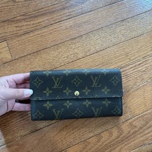 Authentic Louis Vuitton Sarah Wallet